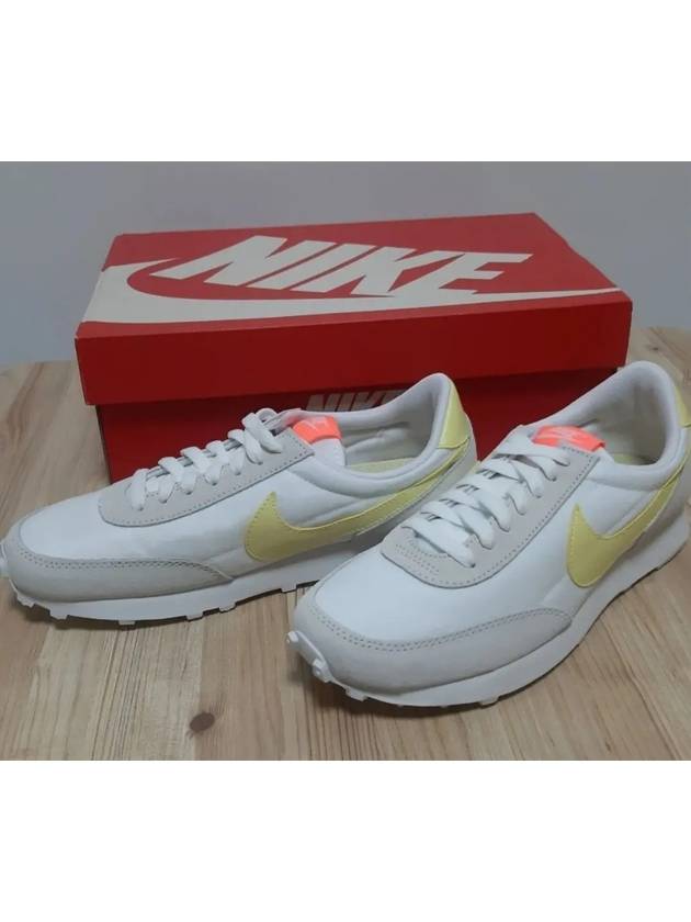 Daybreak Low Top Sneakers Pale Ivory Light Zitron Bright Mango - NIKE - BALAAN 2