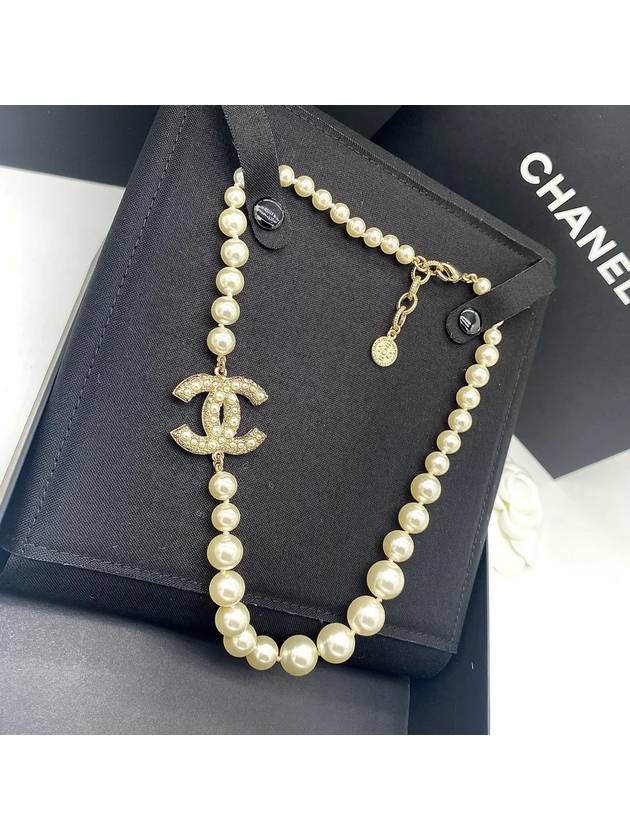 Necklace Metal Glass Pearls Resin & Gold Pearly White Crystal - CHANEL - BALAAN 7