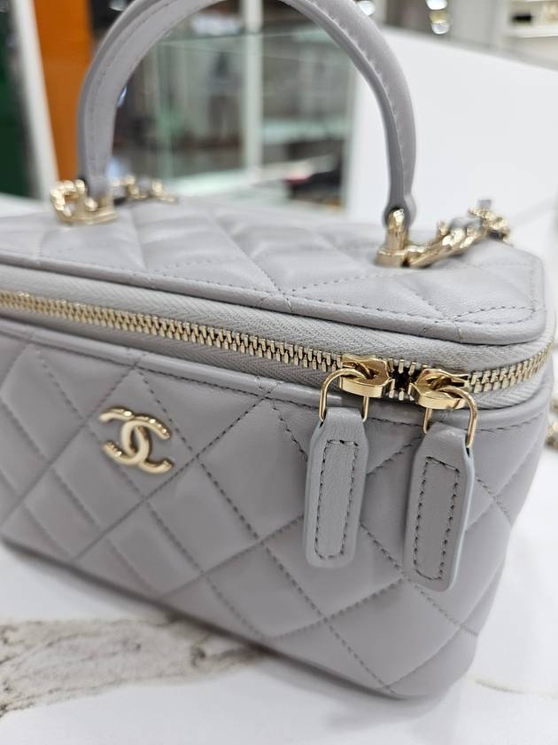 Vanity Lambskin Small Top Handle Cross Bag AP2199 - CHANEL - BALAAN 8