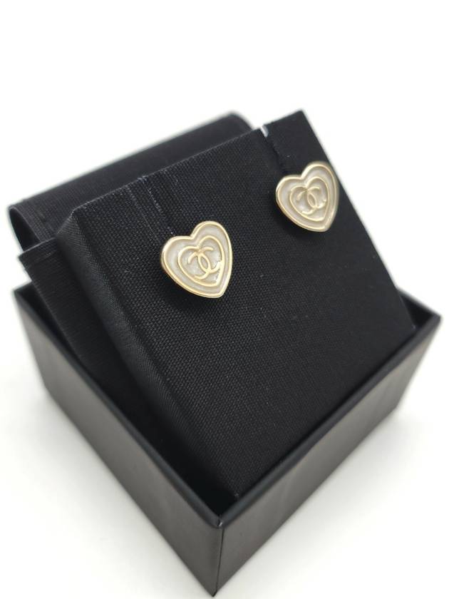 CC logo heart mother of pearl earrings white - CHANEL - BALAAN 5