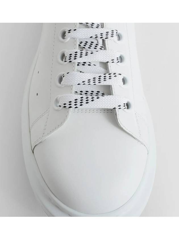 Oversized Leather Tab Low Top Sneakers White - ALEXANDER MCQUEEN - BALAAN 4