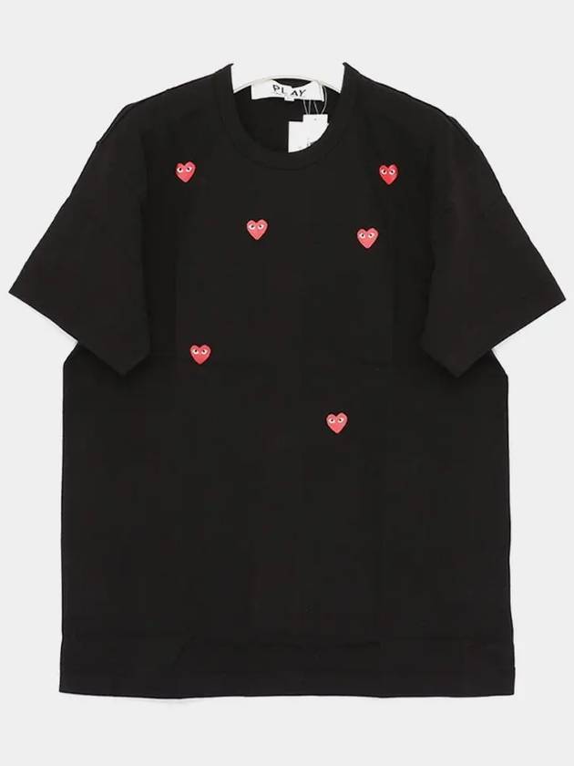 P1T3381 BLACK Manny Red Heart Short Sleeve T Shirt - COMME DES GARCONS - BALAAN 1