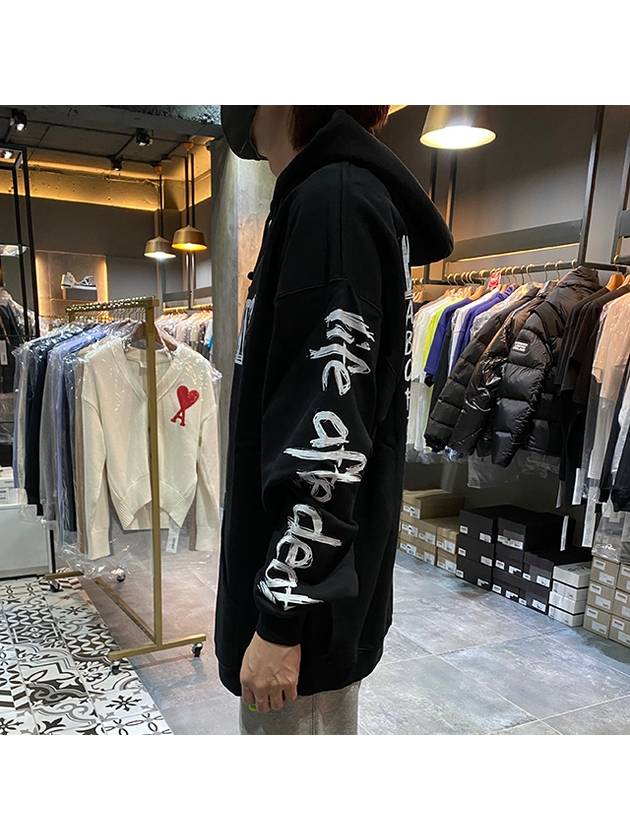 World Tour Logo Hoodie Black White - VETEMENTS - BALAAN.