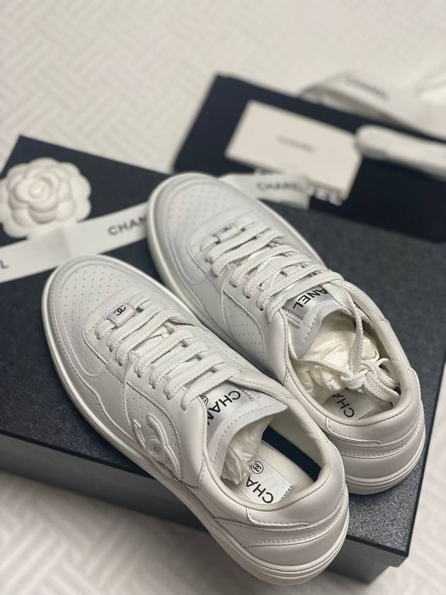 CC Logo Calfskin Low Top Sneakers White - CHANEL - BALAAN 7