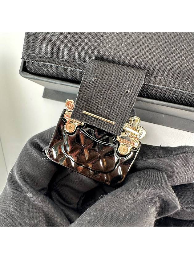 Cambon Package 23C Classic Bag Hanger Bag CC Logo Pearl Brooch Black Gold AB9849 - CHANEL - BALAAN 3