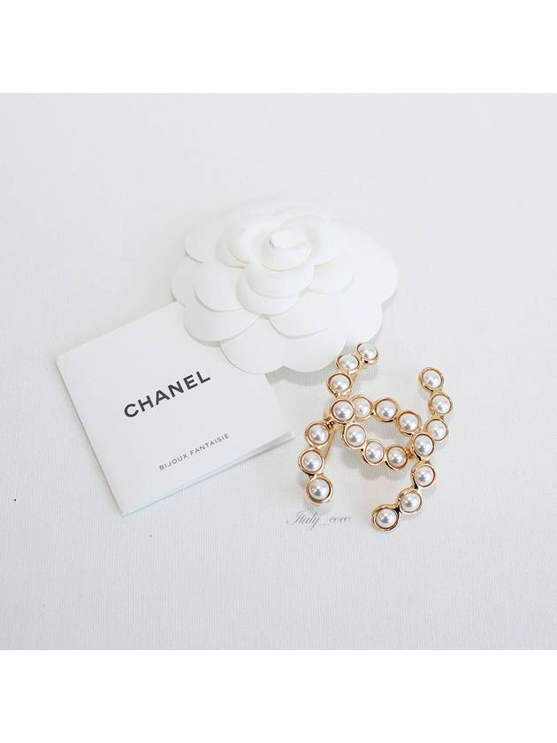 CC logo pearl brooch ABD237 B16671 NY009 - CHANEL - BALAAN 4