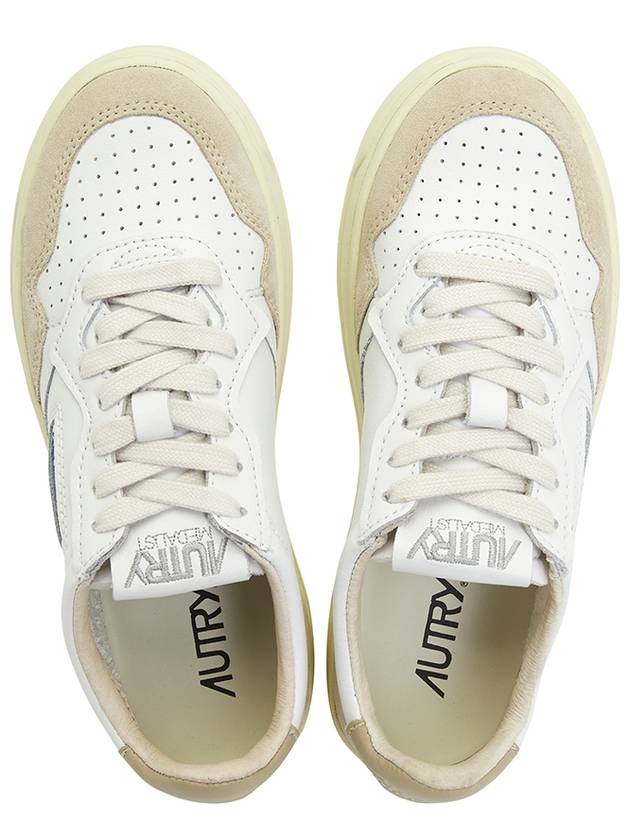 Women's Medalist Leather Low Top Sneakers White Beige - AUTRY - BALAAN 3