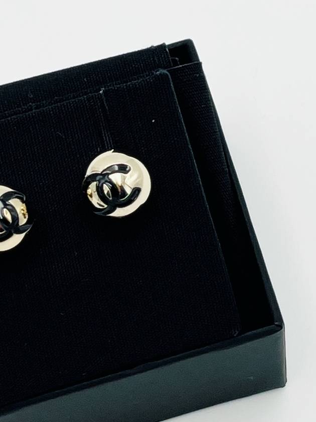 Earrings round ball CC logo gold - CHANEL - BALAAN 4