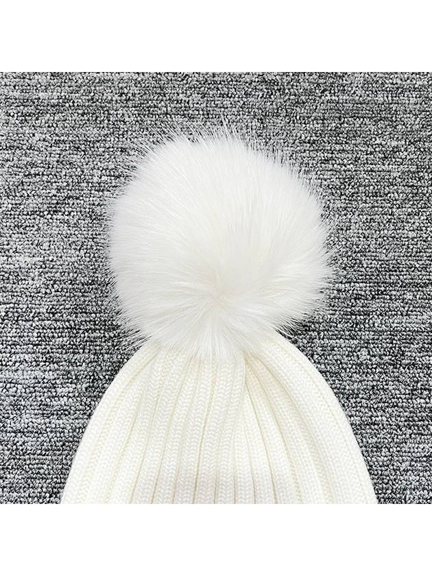 Logo Wappen Patch Pom Knit Beanie Hat White 3B00027 M1131 034 - MONCLER - BALAAN 4