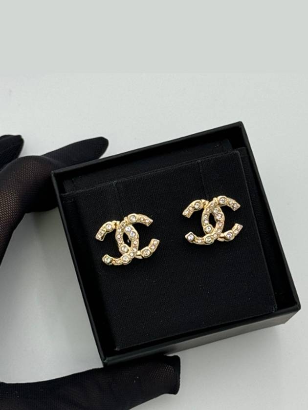 CC logo stud earrings gold - CHANEL - BALAAN 3