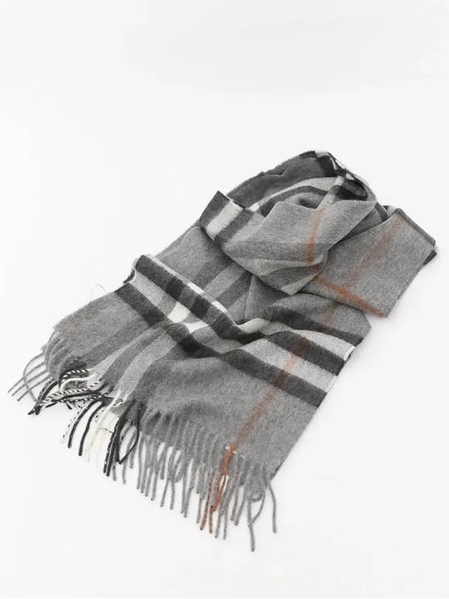 Giant Check Cashmere Scarf Grey - BURBERRY - BALAAN 3