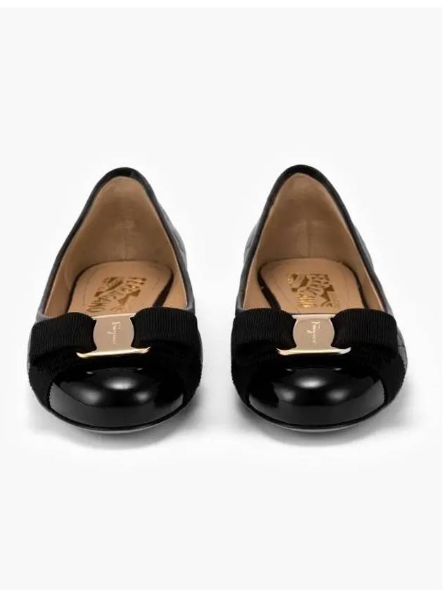 Varina Quilting Leather Ballet Flat Black - SALVATORE FERRAGAMO - BALAAN 4