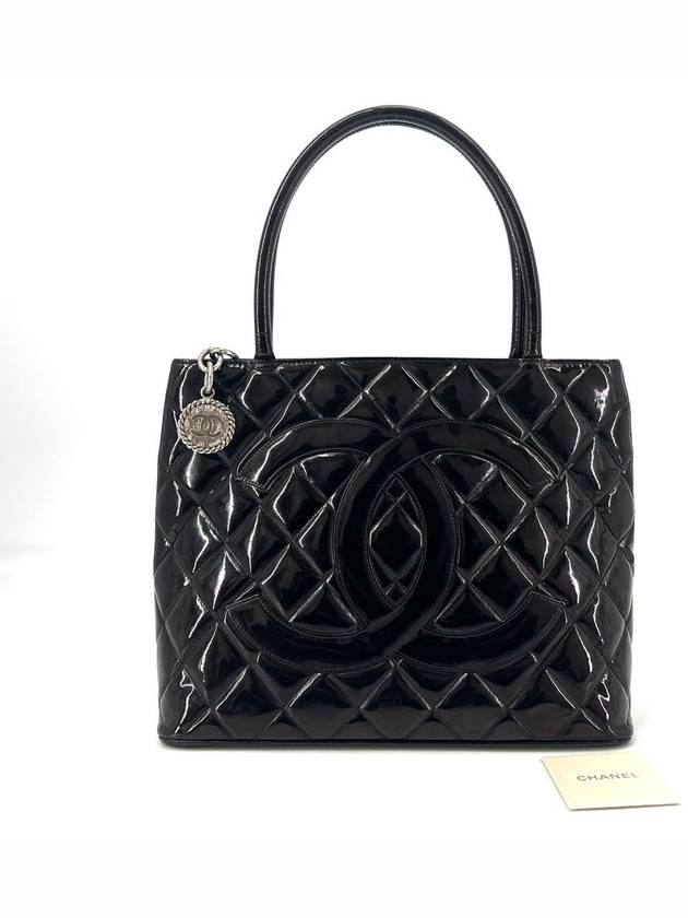 Patent Medallion Coin Bag Tote - CHANEL - BALAAN 1