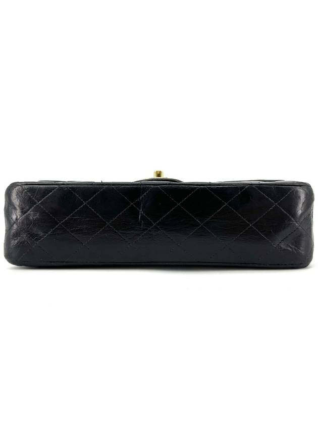 Lambskin classic medium shoulder bag - CHANEL - BALAAN 6