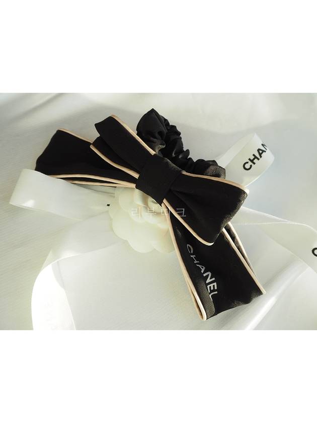 Logo Ribbon Silk Scrunch Hairband Black - CHANEL - BALAAN 5