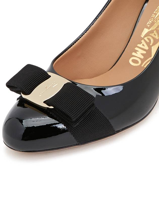 Carla Vara Bow Pumps Black - SALVATORE FERRAGAMO - BALAAN.