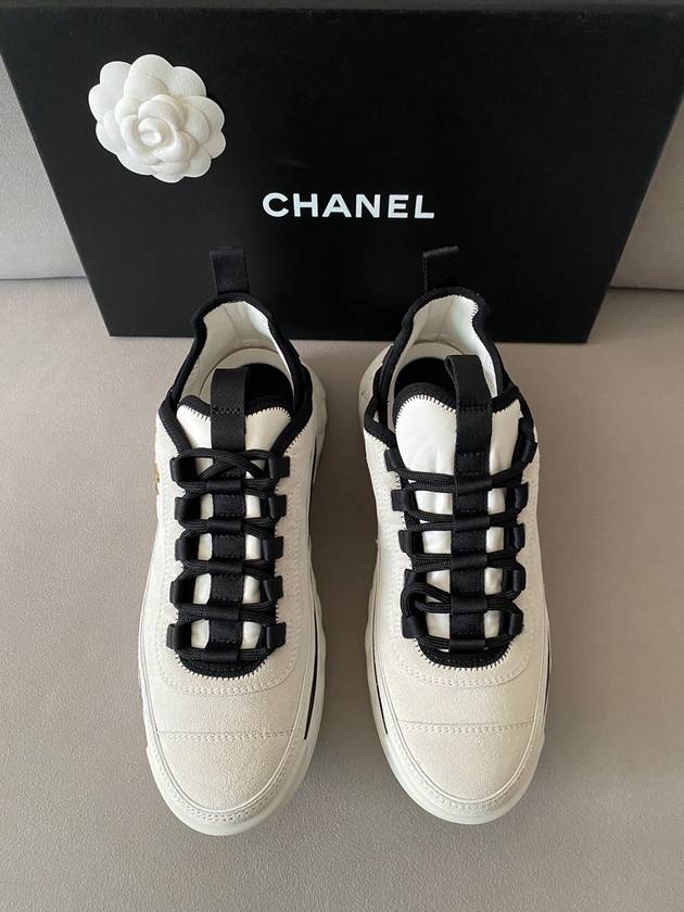 Logo Mixed Fibers Suede Low Top Sneakers White - CHANEL - BALAAN 3