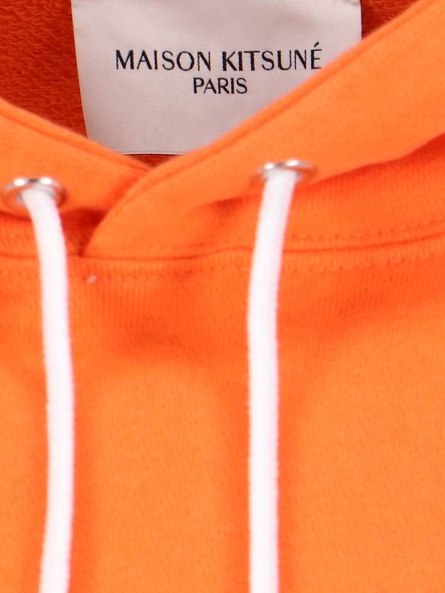 Chillax Fox Patch Classic Hoodie Neon Orange IU00355KM0001 P851 - MAISON KITSUNE - BALAAN 5