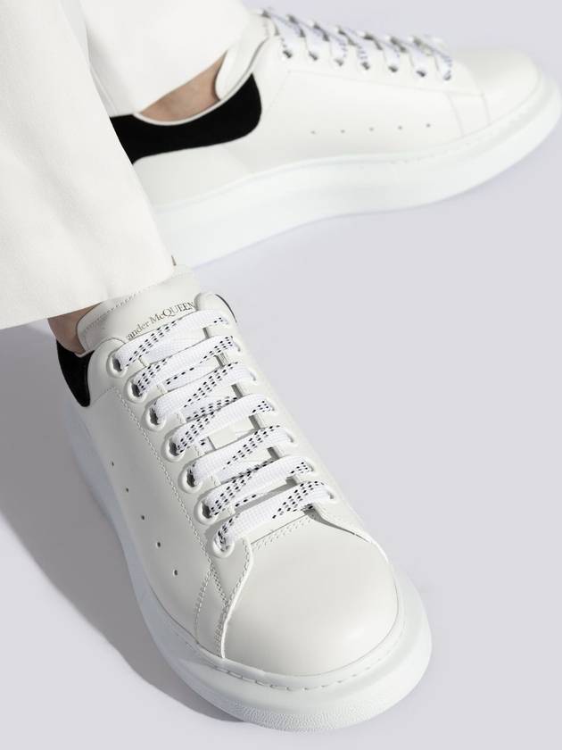 Oversized Low-Top Sneakers Black White - ALEXANDER MCQUEEN - BALAAN 3