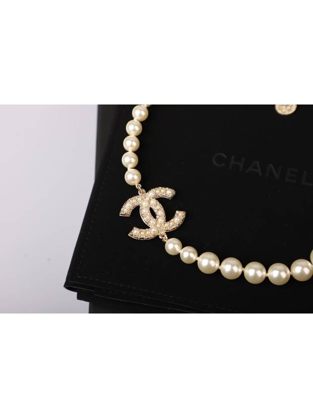 Necklace Metal Glass Pearls Resin & Gold Pearly White Crystal - CHANEL - BALAAN 4