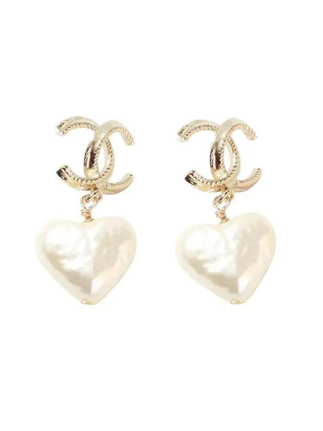Women's CC Logo Heart Pearl Gold Earrings Pearly White - CHANEL - BALAAN.