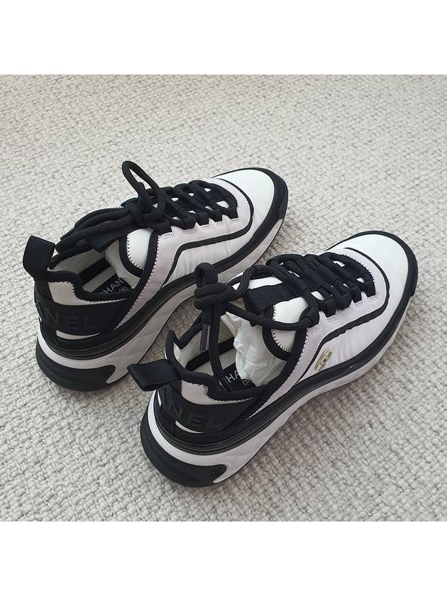 CC Logo Mixed Fiber Low Top Sneakers Black White - CHANEL - BALAAN 5