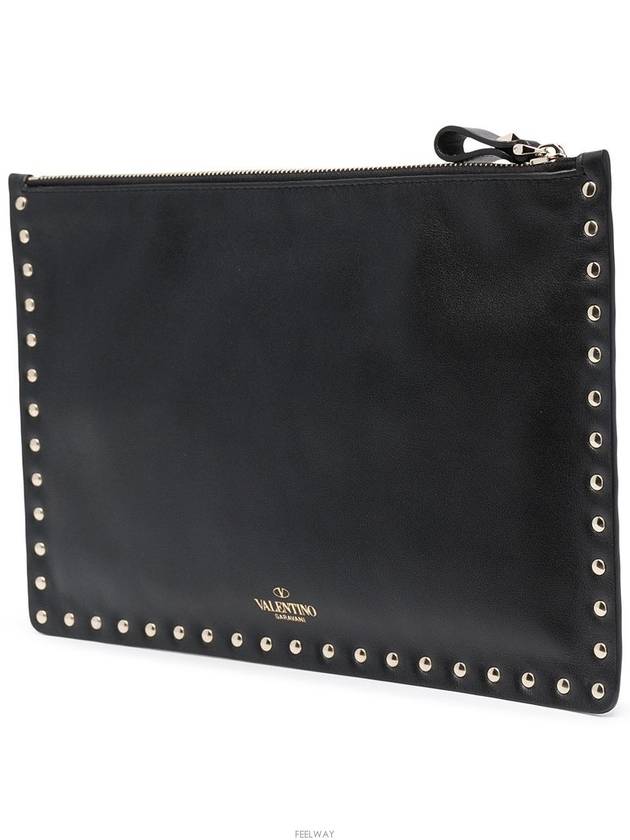 Rockstud Leather Clutch Bag Black - VALENTINO - BALAAN 4