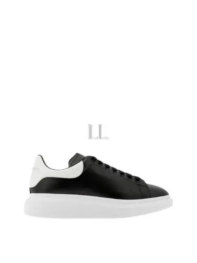 Oversized Leather Tab Low Top Sneakers Black - ALEXANDER MCQUEEN - BALAAN 2