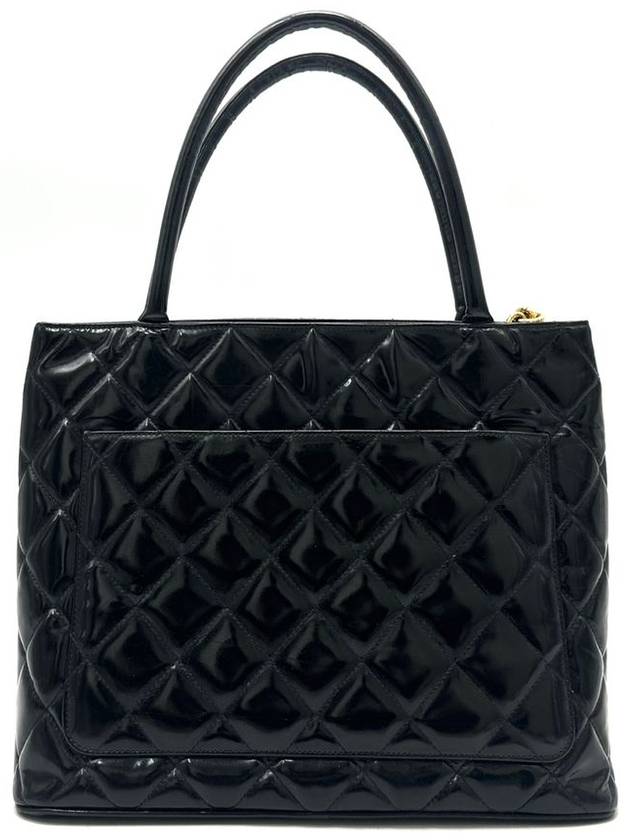 Patent Medallion Coin Bag Tote - CHANEL - BALAAN 5