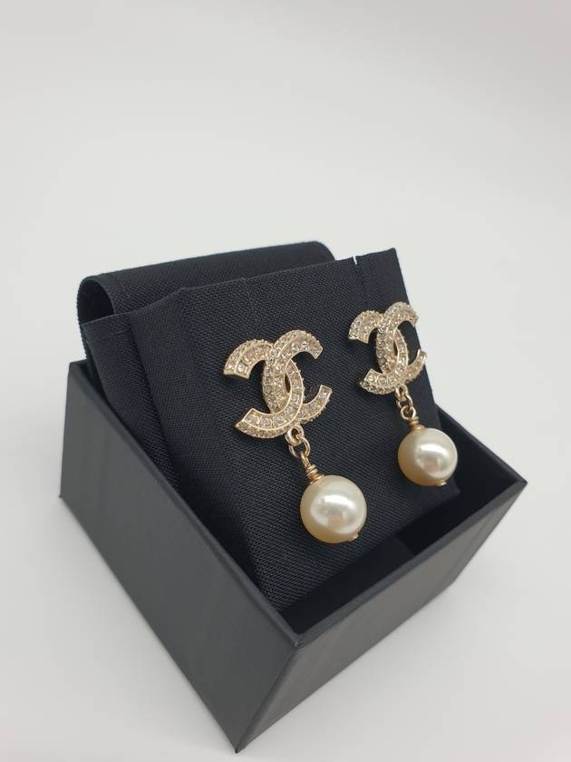 CC Metal Logo Pearl Earrings Gold - CHANEL - BALAAN 4