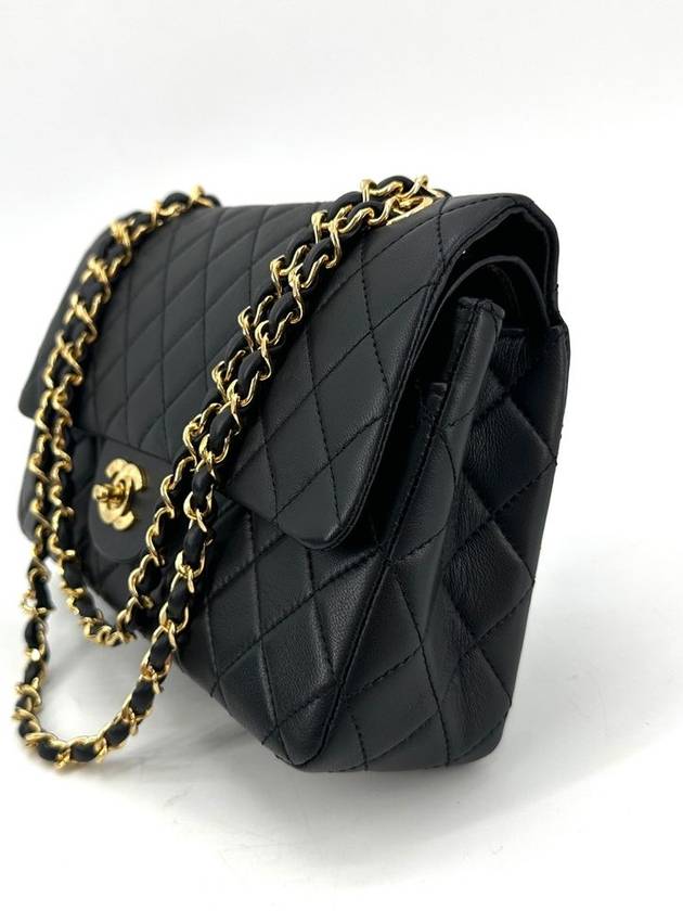 Lambskin classic medium shoulder bag - CHANEL - BALAAN 4