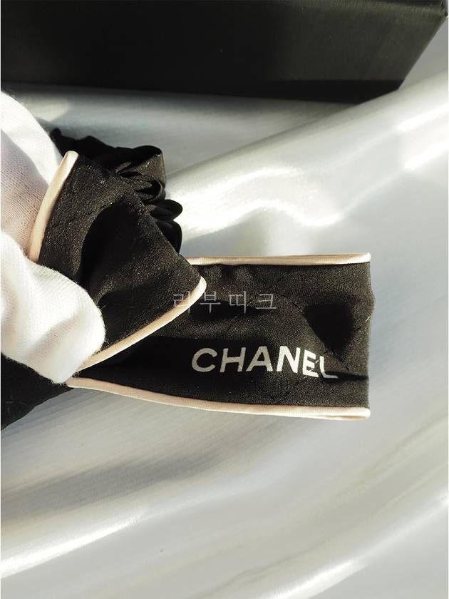 Logo Ribbon Silk Scrunch Hairband Black - CHANEL - BALAAN 6