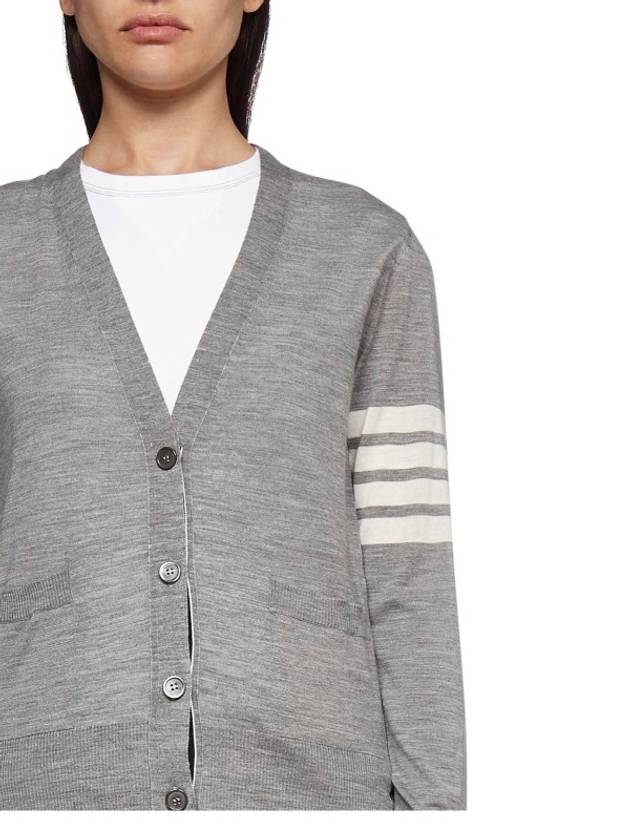 Sustainable Fine Merino Wool 4-Bar Relaxed Fit V-Neck Cardigan Light Grey - THOM BROWNE - BALAAN 5