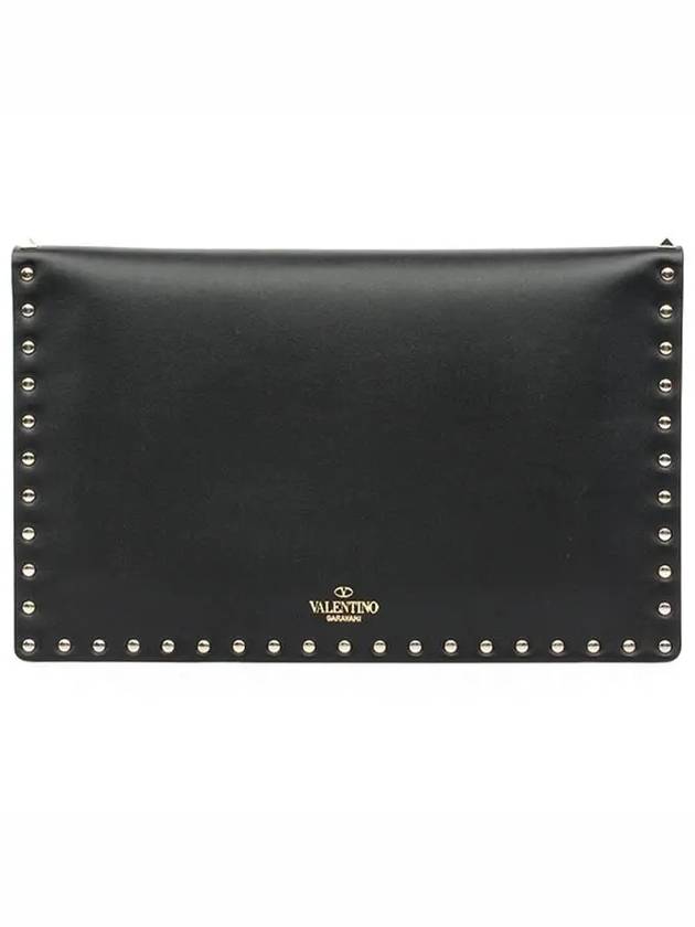 Rockstud Envelope Clutch Bag Black - VALENTINO - BALAAN.