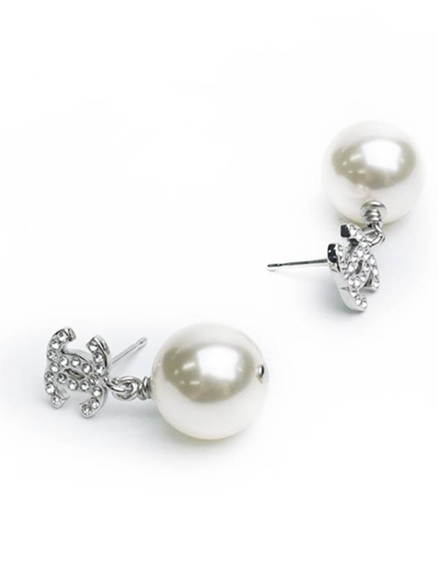 Metal Glass Strass Pearly White Earrings Silver - CHANEL - BALAAN.