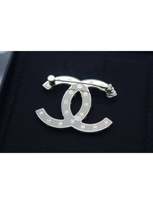 CC Logo Pearl Glass Women Brooch Pin - CHANEL - BALAAN 2