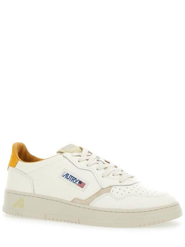 'Medalist Low' White Low Sneakers With Logo Patch And Contrasting Heel Pad In Leather Man - AUTRY - BALAAN 2