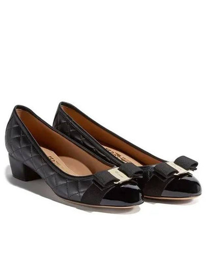 Vara Quilted Pumps Black - SALVATORE FERRAGAMO - BALAAN 2