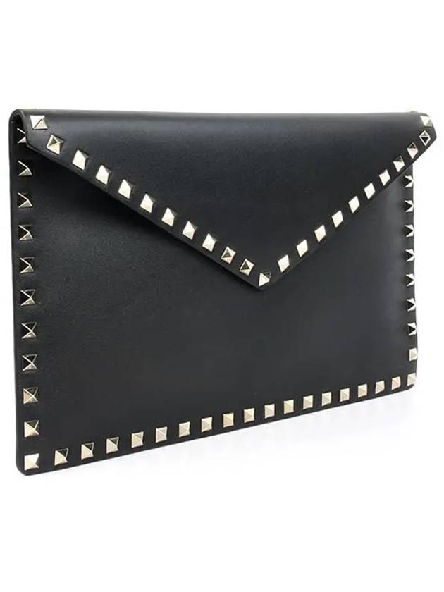 Rockstud Envelope Clutch Bag Black - VALENTINO - BALAAN.