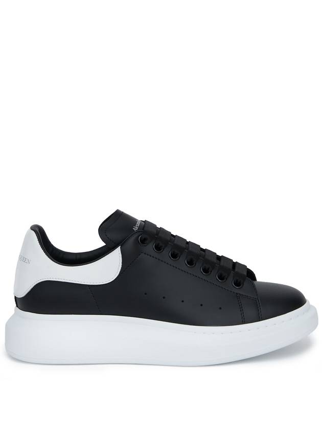 Oversized Leather Tab Low Top Sneakers Black - ALEXANDER MCQUEEN - BALAAN 2