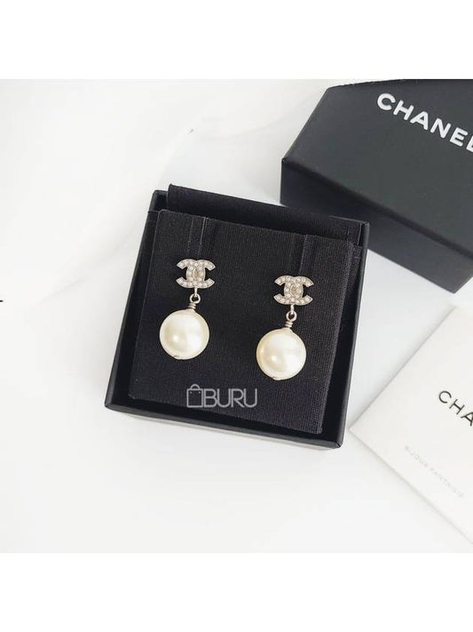 Metal Glass Strass Pearly White Earrings Silver - CHANEL - BALAAN 2