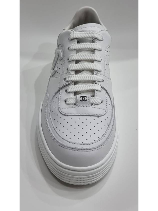 CC Logo Calfskin Low Top Sneakers White - CHANEL - BALAAN 6