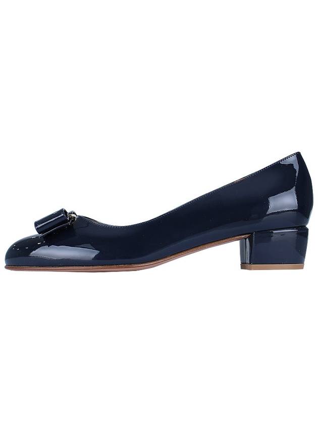 Vara Bow Patent Pumps Oxford Blue - SALVATORE FERRAGAMO - BALAAN 4