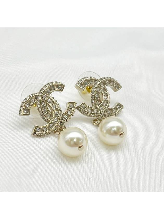 CC Metal Logo Pearl Earrings Gold - CHANEL - BALAAN 5