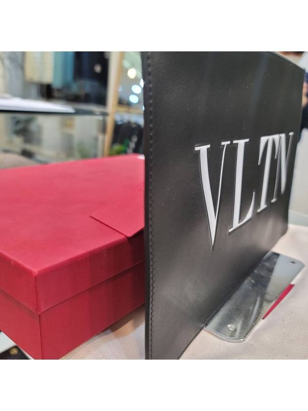 VLTN Logo Leather Clutch Bag Black - VALENTINO - BALAAN 5