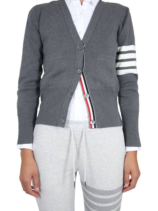 CARDIGAN CON SCOLLO A V - THOM BROWNE - BALAAN 8