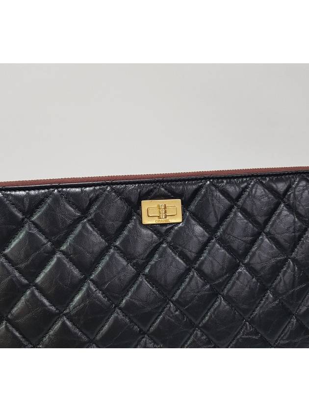 2 55 Vintage Calfskin Quilted Large Clutch A82726 - CHANEL - BALAAN 3