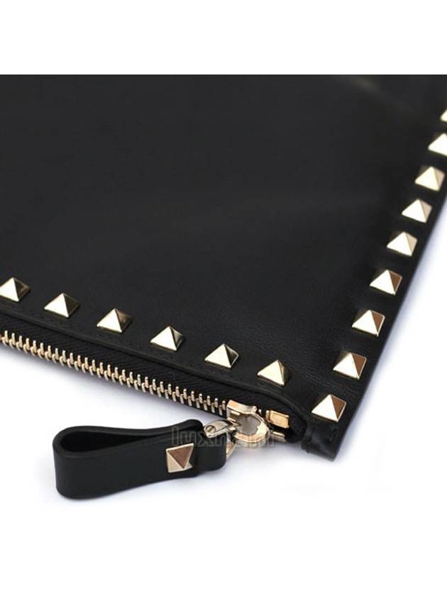 Rockstud Medium Clutch Bag Black - VALENTINO - BALAAN 4