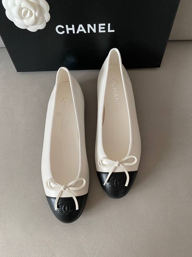 Ballerina Flat Shoes White Black G02819 - CHANEL - BALAAN 3