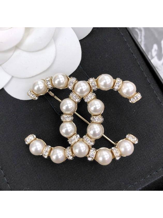 CC Logo Pearl Crystal Brooch Gold - CHANEL - BALAAN 2